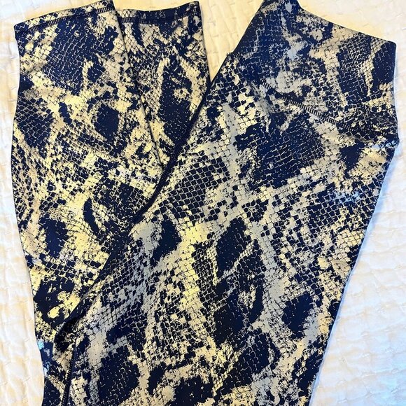 Shiny Blue Gray Snakeskin Full-Length Leggings - Size Medium (Carbon 38) - Picture 1 of 4